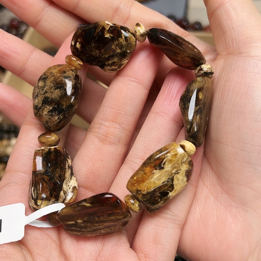 琥珀未镶嵌裸石抚顺琥珀30306