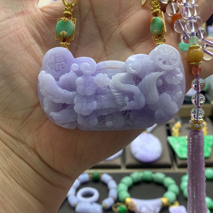 翡翠吊坠(赠链)未镶嵌