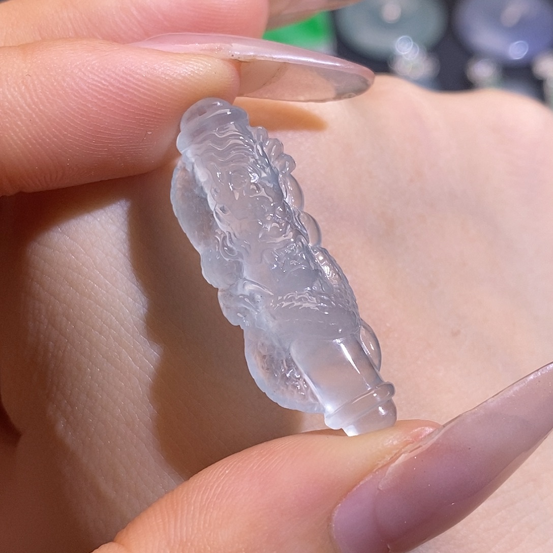 翡翠未镶嵌颈饰龙柱