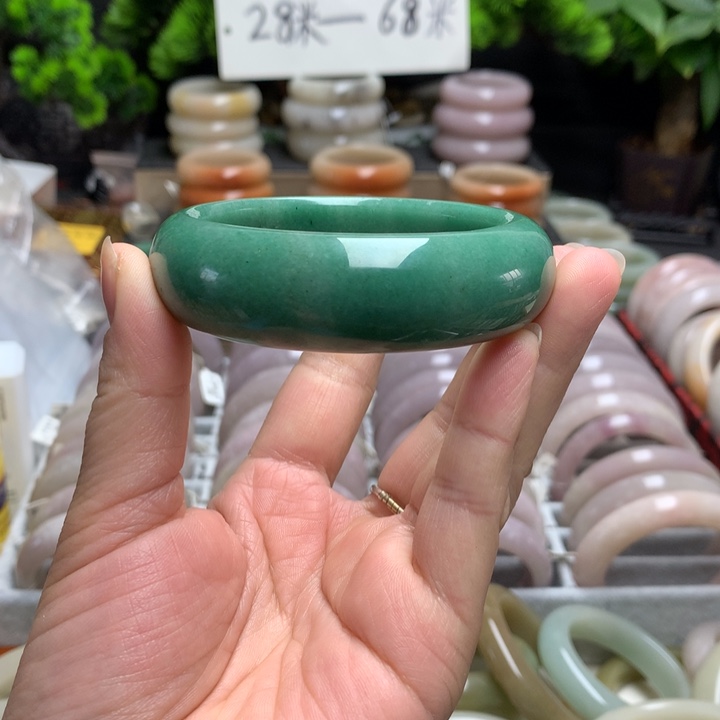 石英质玉（佘太翠）未镶嵌手镯57