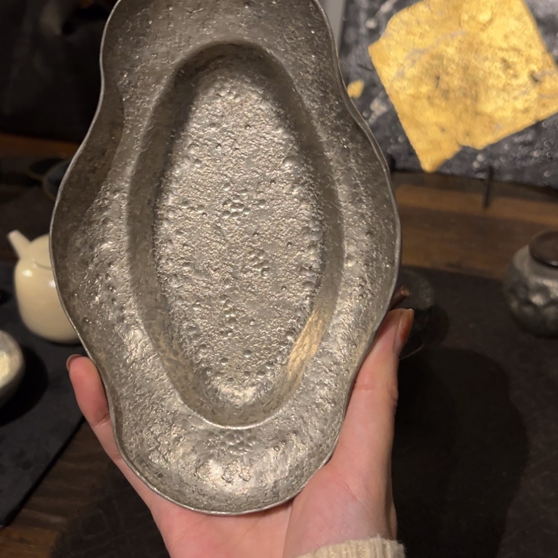 摆件陶瓷。      陶瓷。        