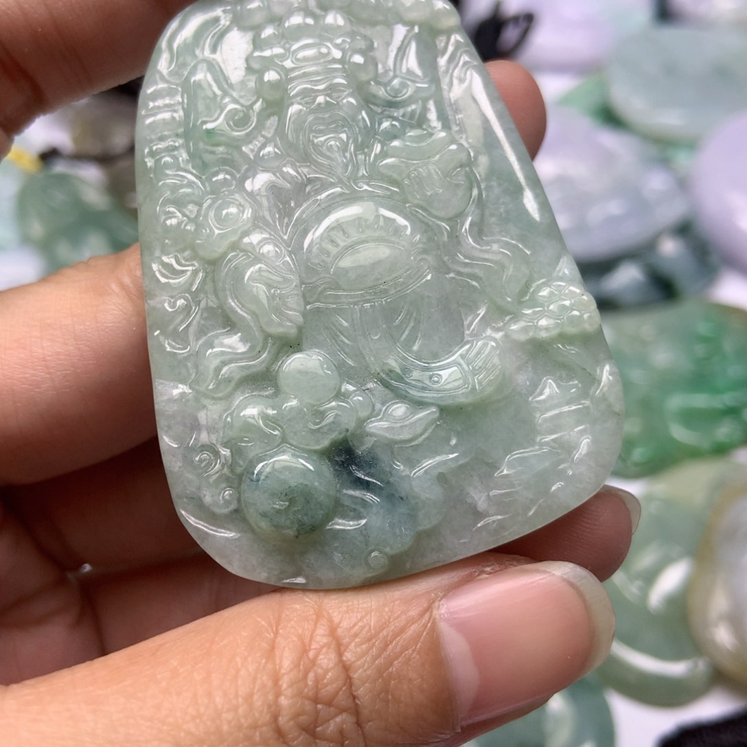 翡翠颈饰未镶嵌天然翡翠