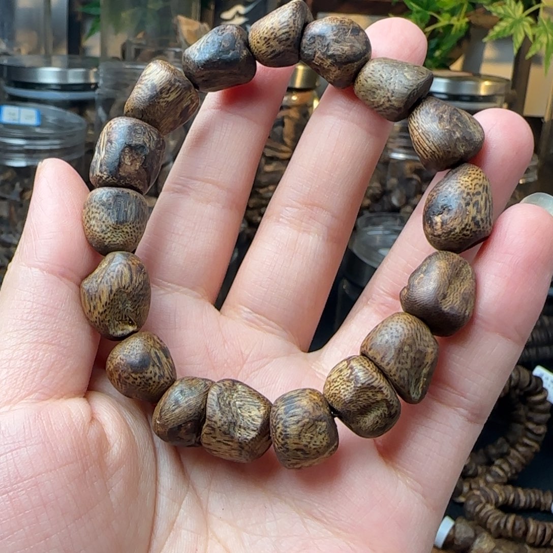 沉香沉香碎屑奇楠淳化老料树丁随型单圈卡1.2