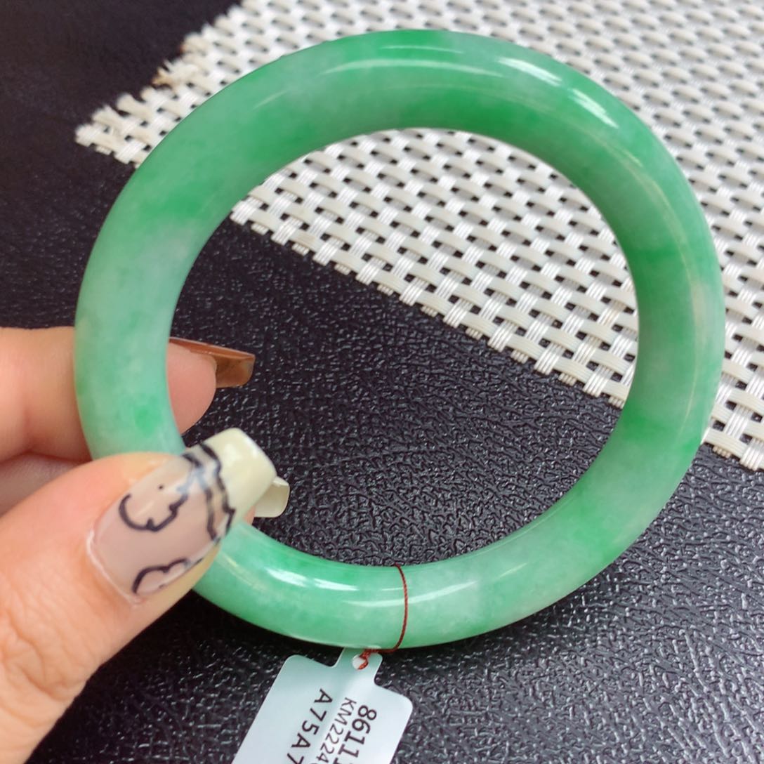 翡翠手镯未镶嵌缅甸