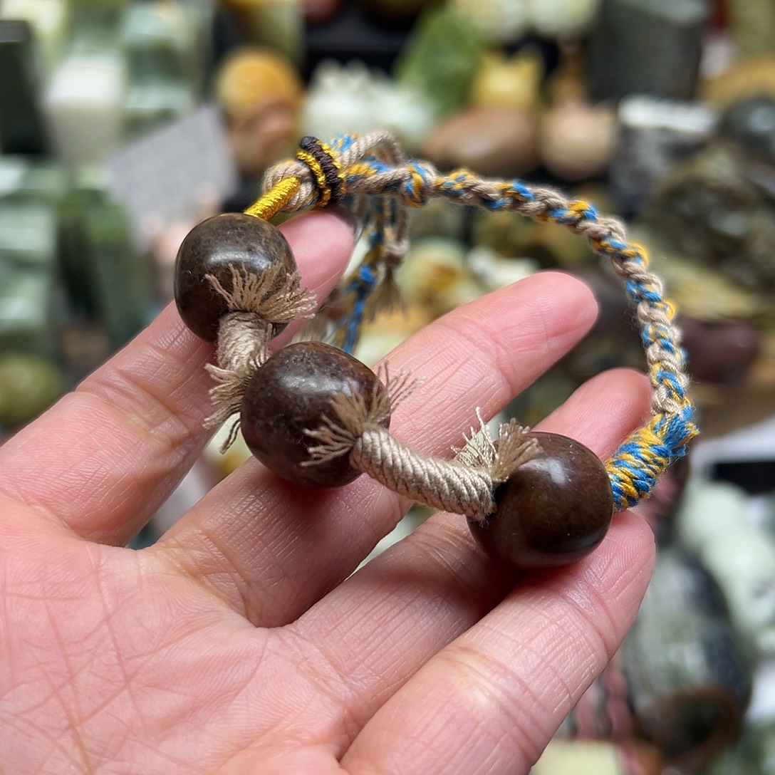 岫岩河磨玉（透闪石质玉）未镶嵌颈饰河磨玉发财手链