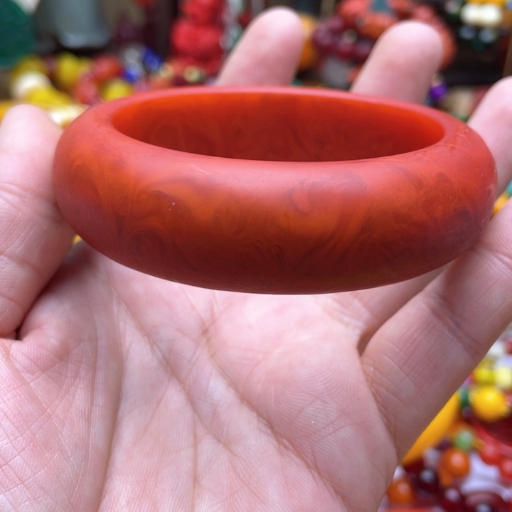 树脂制品18号橘色手镯56圈口
