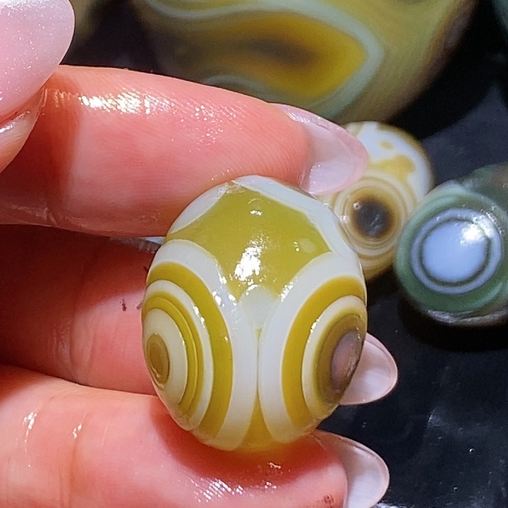 清***浅玛瑙/玉髓未镶嵌珠宝奇石