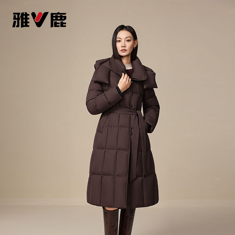 雅鹿2025新款中长款收腰系绳立领带帽时尚女款鹅绒羽绒服