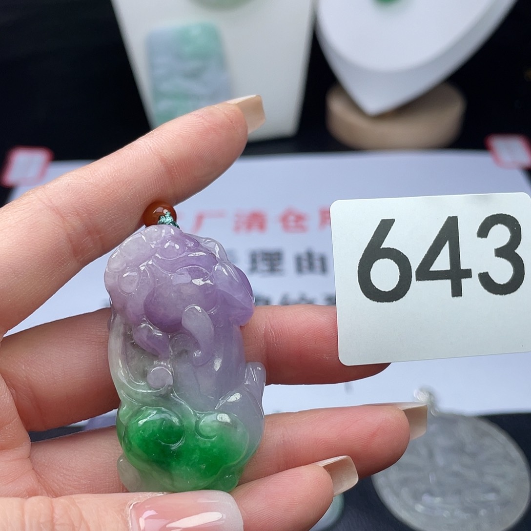 翡翠未镶嵌吊坠(赠链)