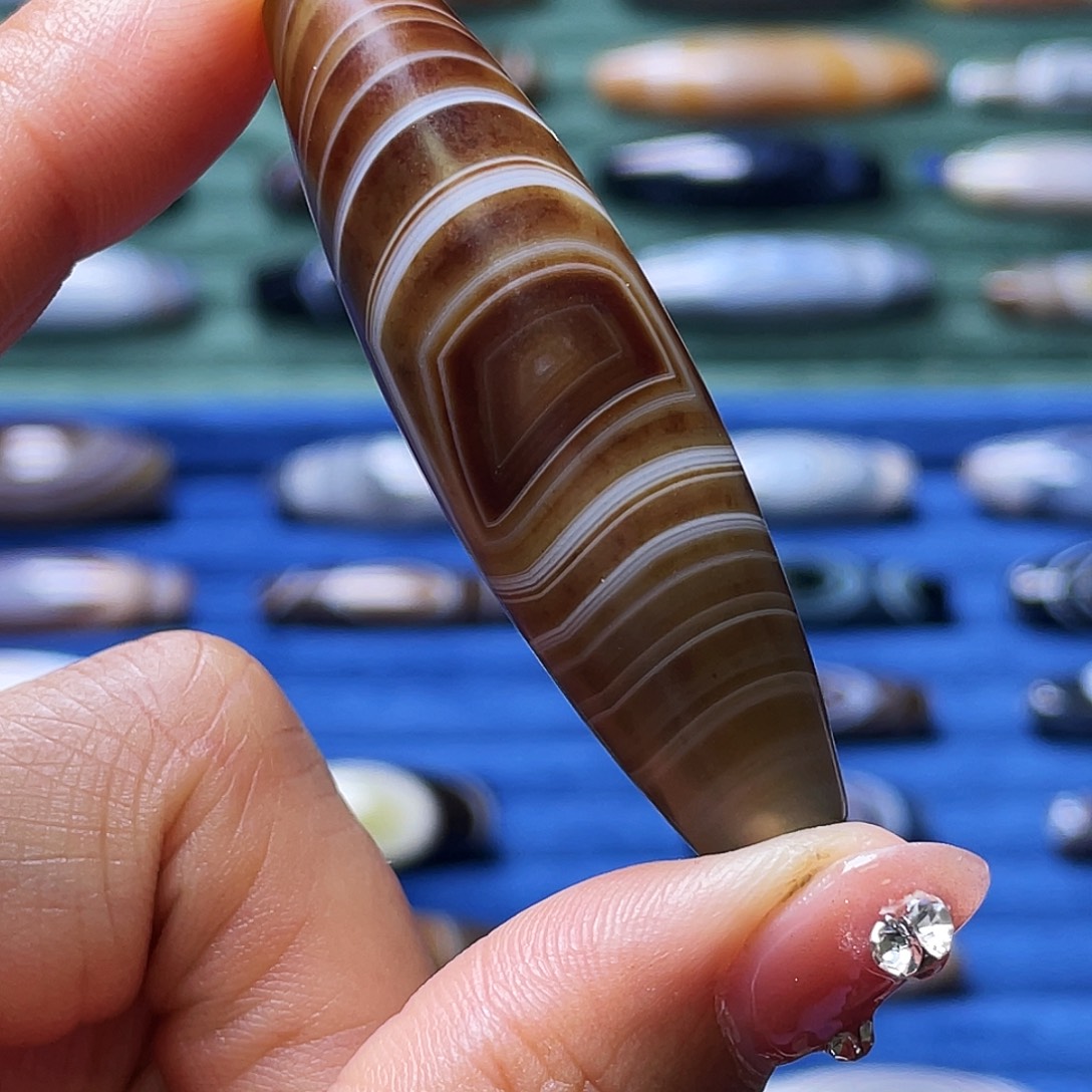 和***阳玛瑙/玉髓未镶嵌颈饰