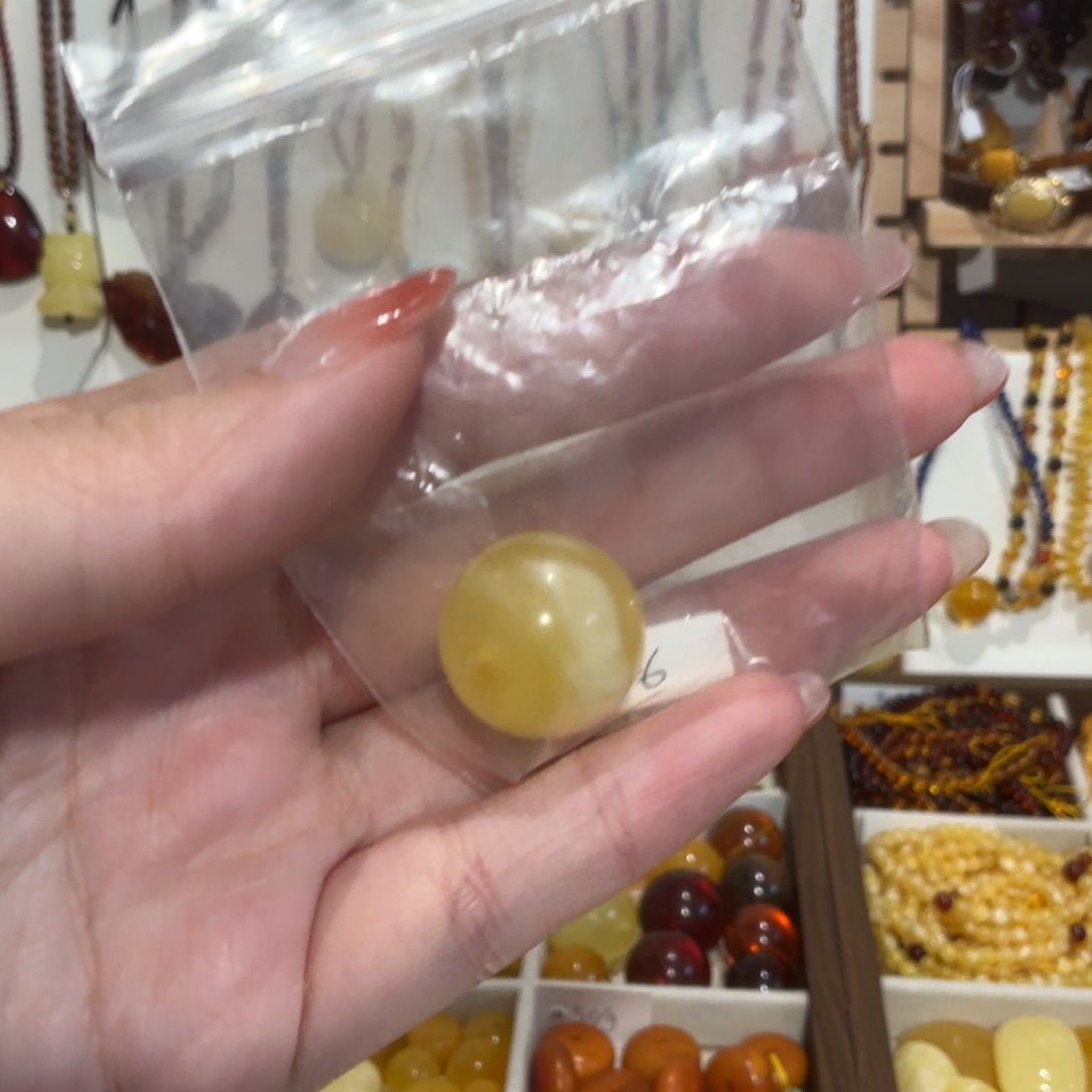 主***～琥珀未镶嵌颈饰单珠子