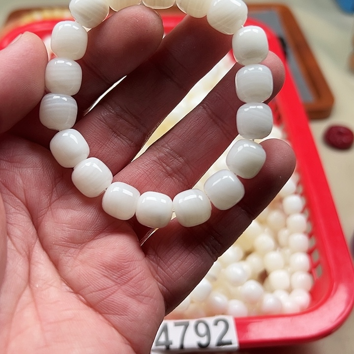 白玉菩提吊坠玉化4792