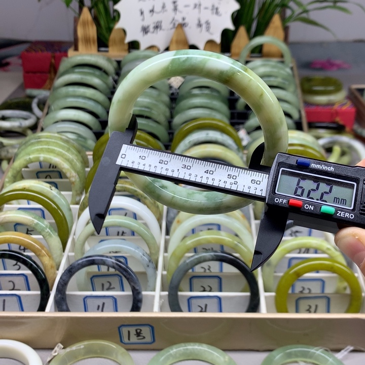 未镶嵌蛇纹石玉手镯6