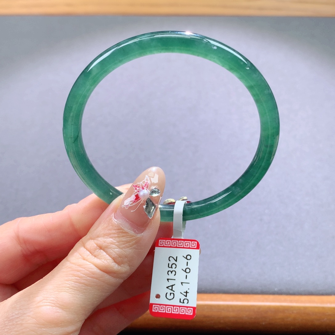 翡翠手镯未镶嵌天然翡翠手镯叮当镯