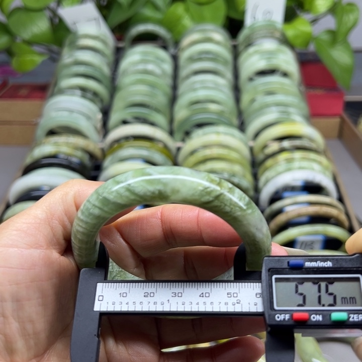 蛇纹石玉未镶嵌手镯104