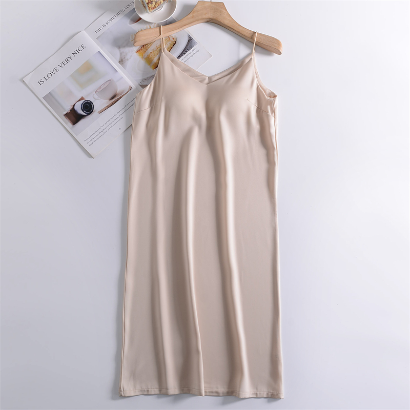 冰丝绸缎V领细肩带宽松光滑吊带裙女士夏季胸垫一体内衬裙连衣裙