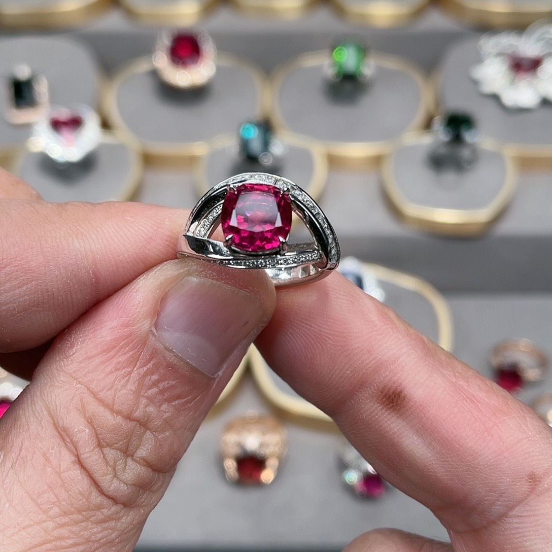 碧玺戒指18K金镶嵌2.9ct