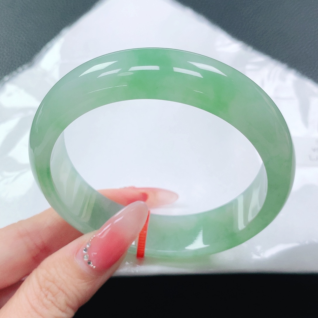 翡翠手镯未镶嵌59圈