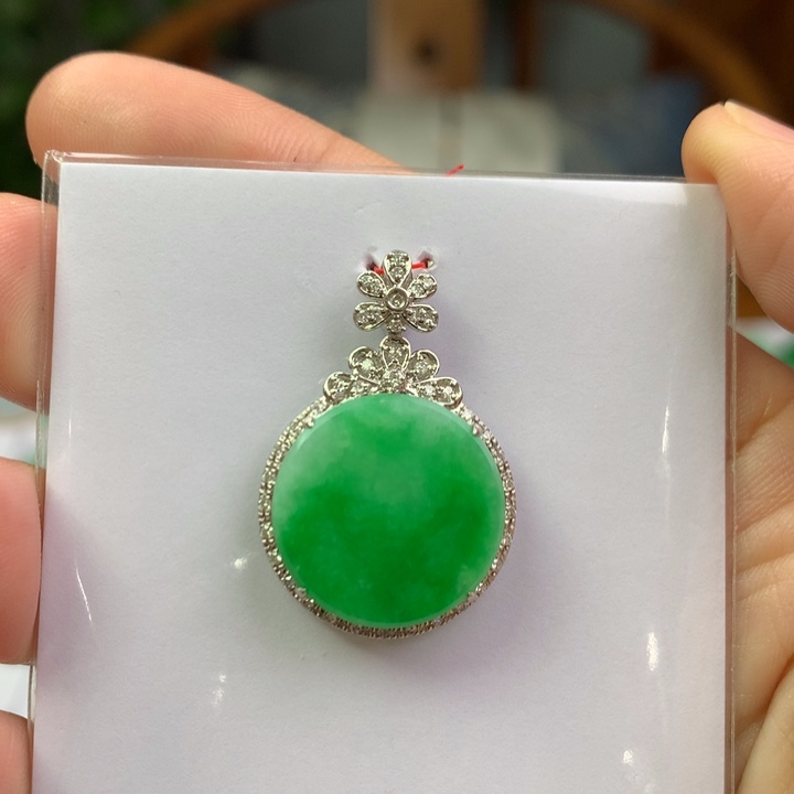 翡翠18K金镶嵌颈饰翡翠吊坠