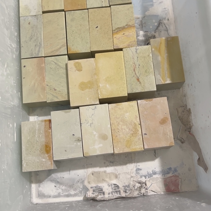 刘***一印度石新矿印石瑕疵如图