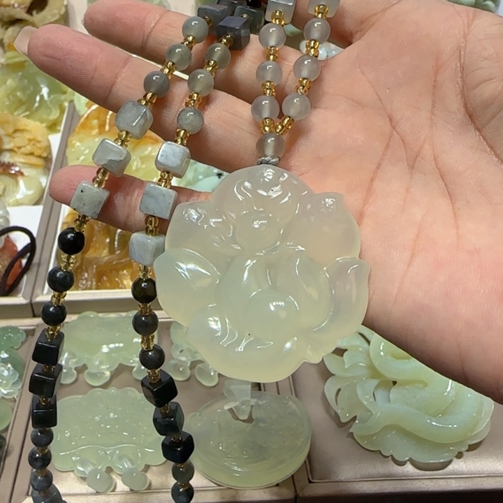 蛇纹石玉吊坠未镶嵌