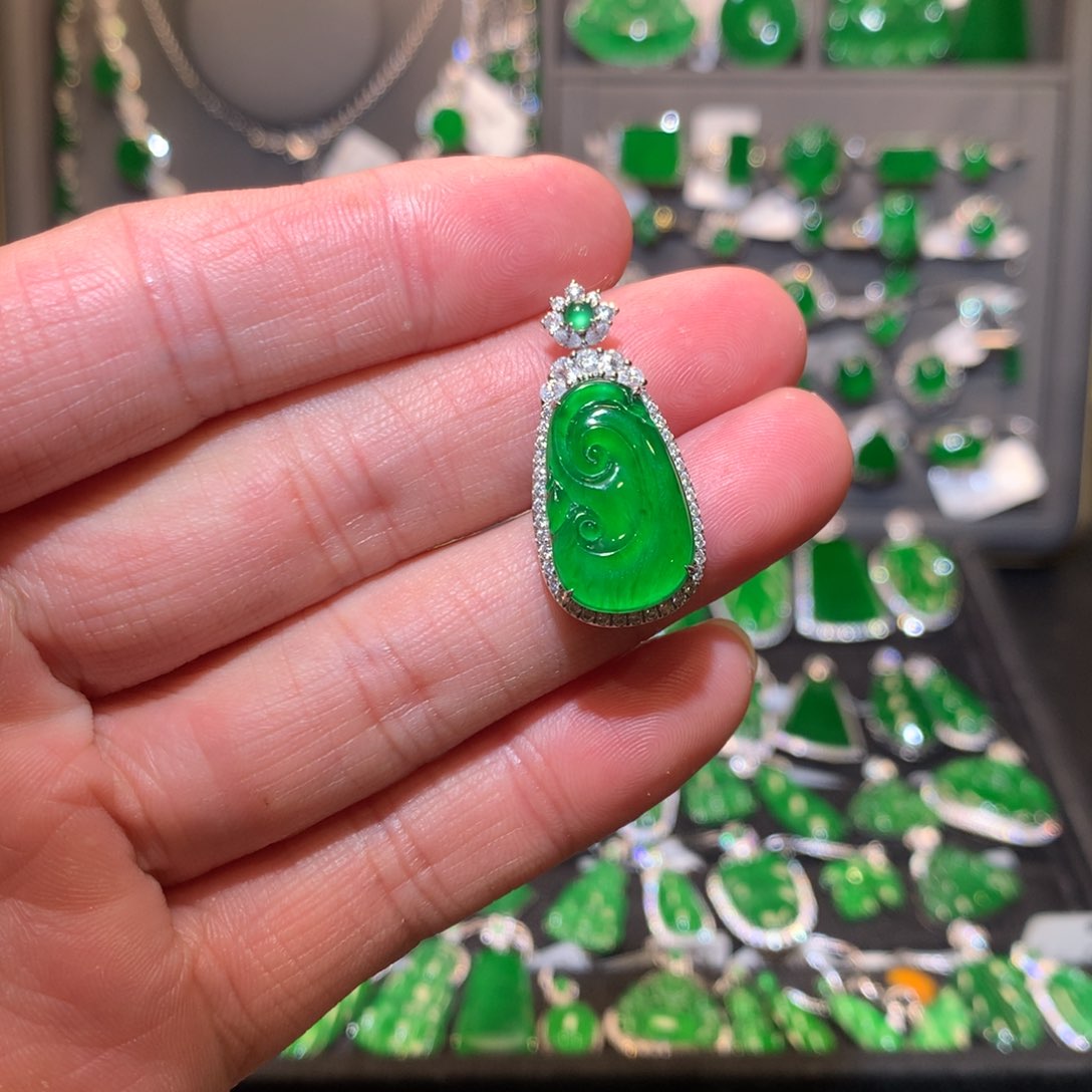 翡翠吊坠(不含链)18K金镶嵌天然翡翠