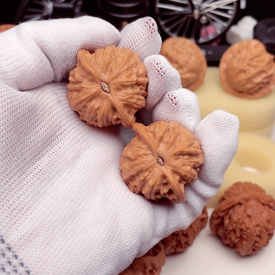 【闪购商品】吊坠桃核绍****司金牛36已打底