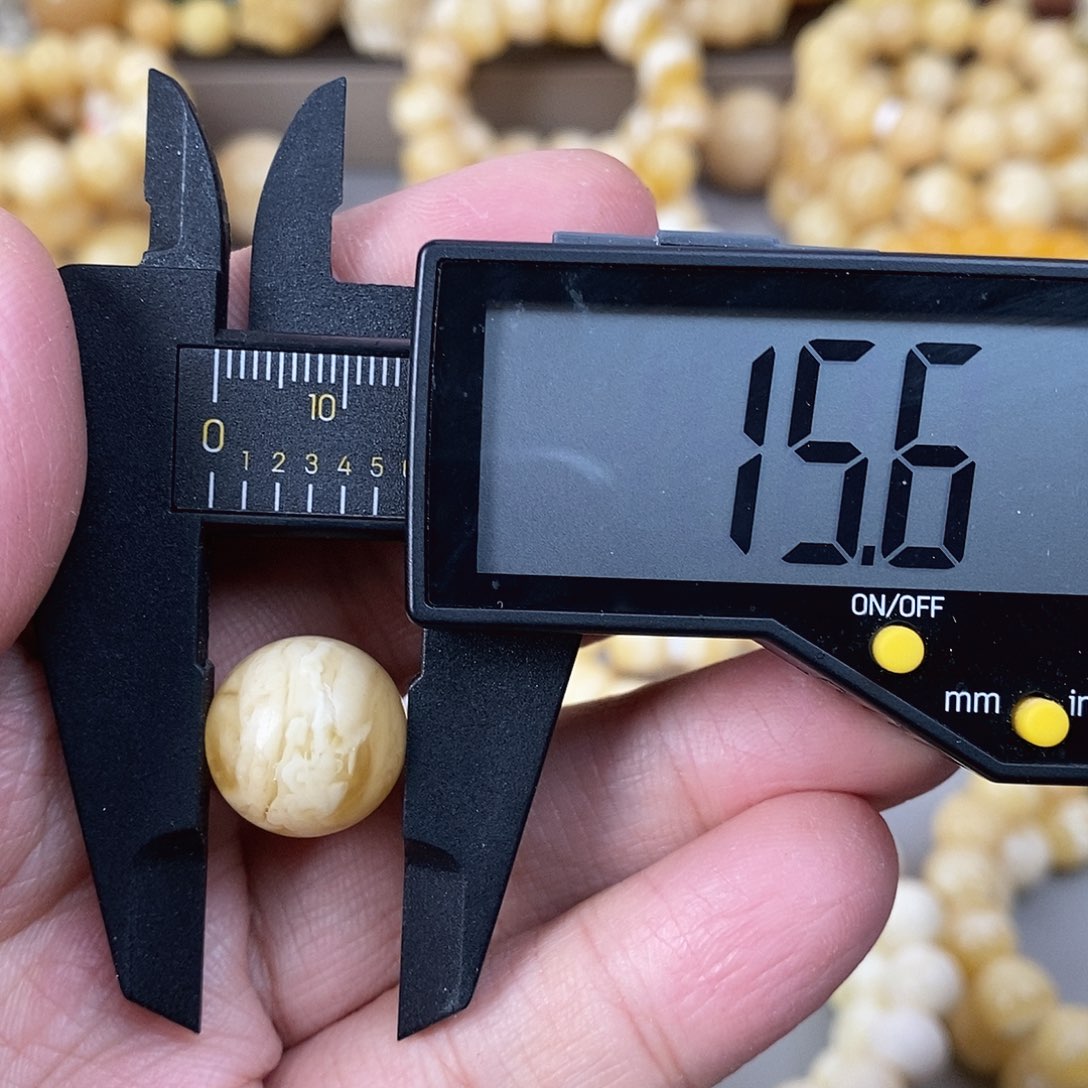 蜜蜡未镶嵌珠宝奇石2.1g