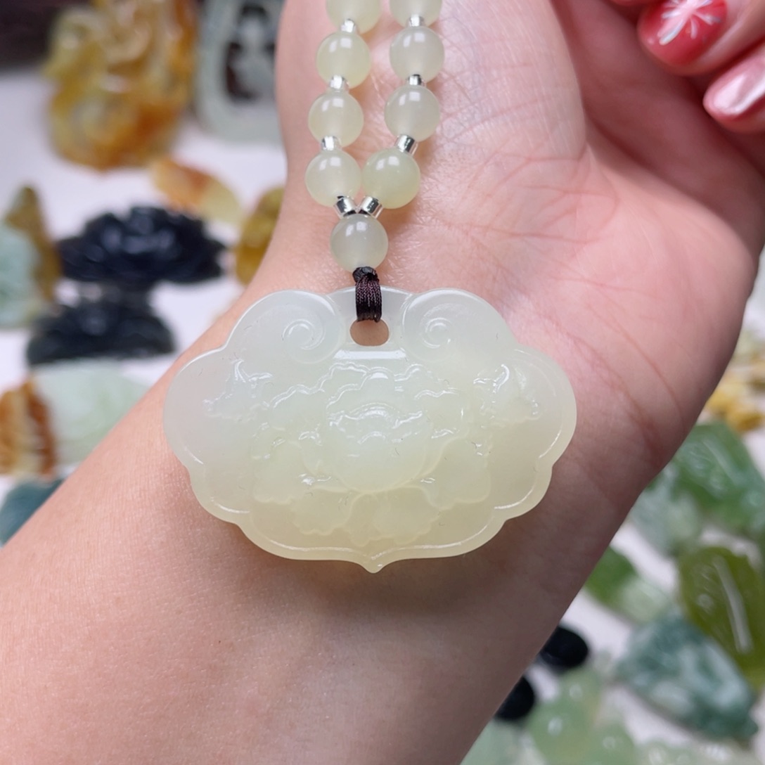 蛇纹石玉颈饰未镶嵌