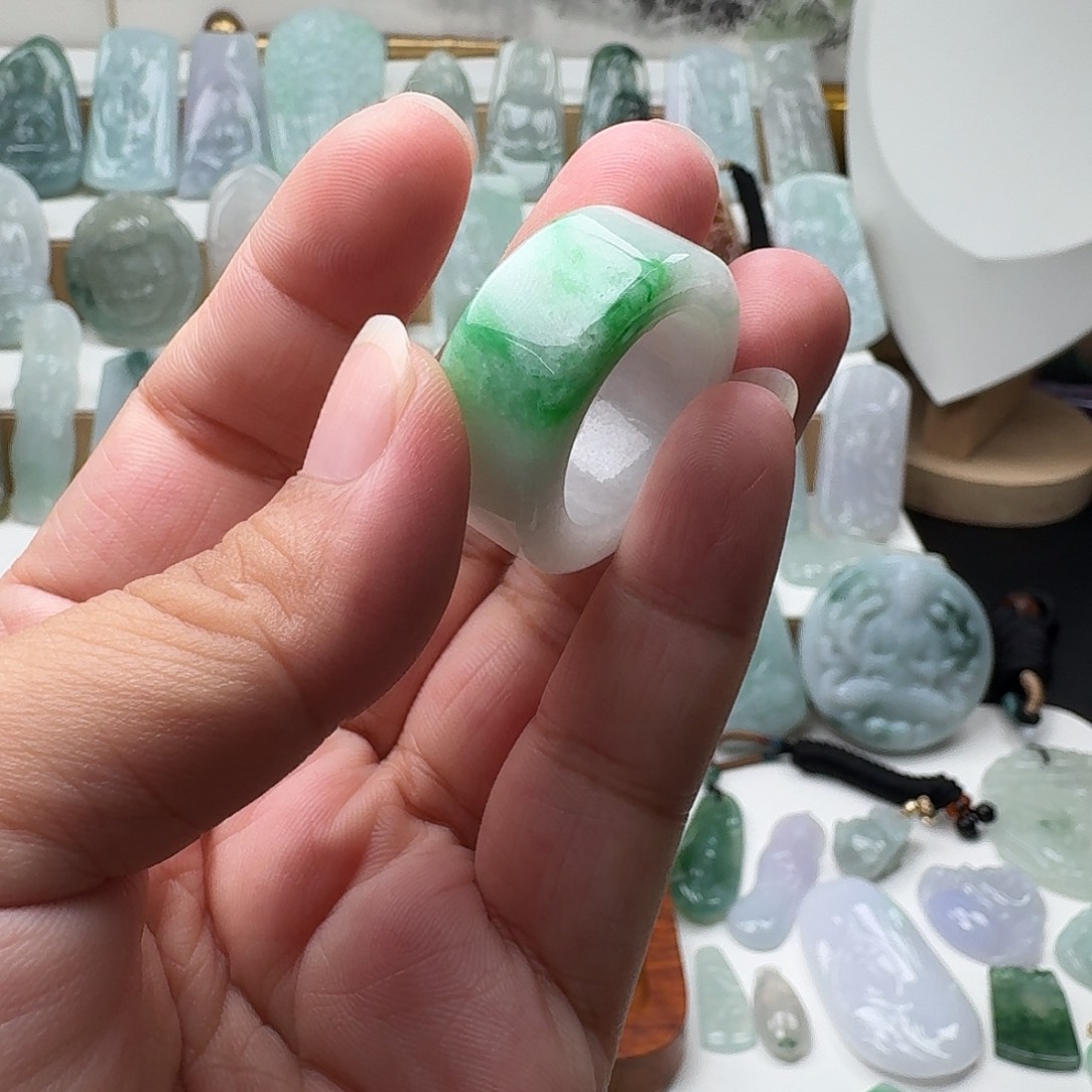 翡翠未镶嵌颈饰110