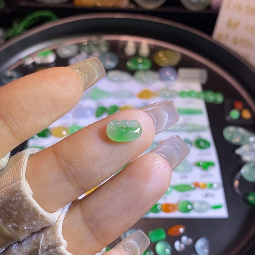 【闪购商品】翡翠挂件未镶嵌如意