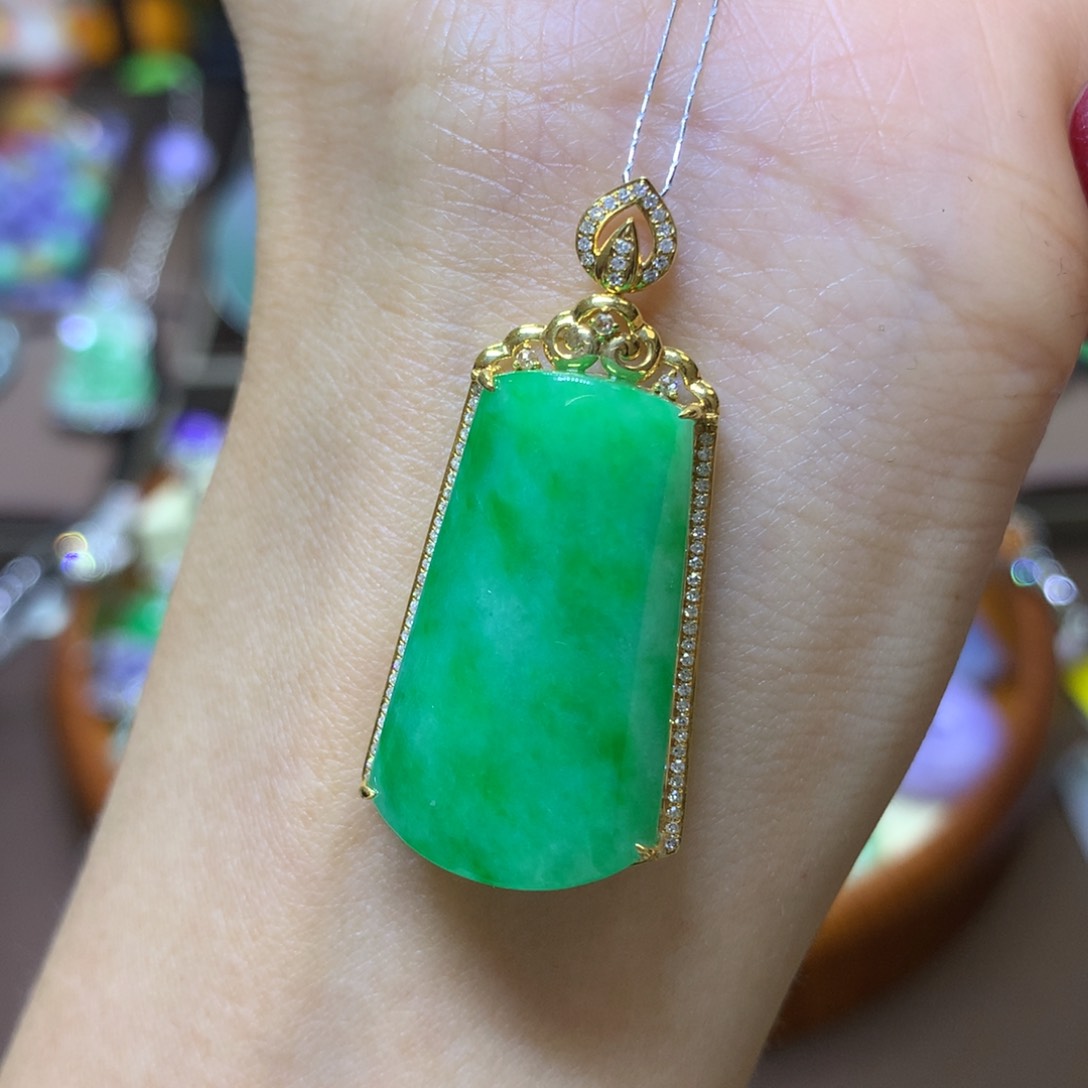 【闪购商品】翡翠颈饰18K金镶嵌翡翠