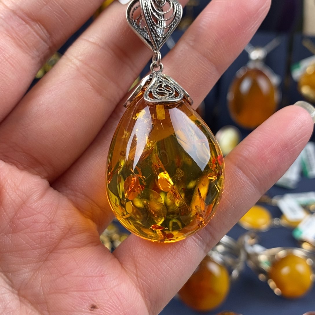 琥珀颈饰银S925镀金镶嵌