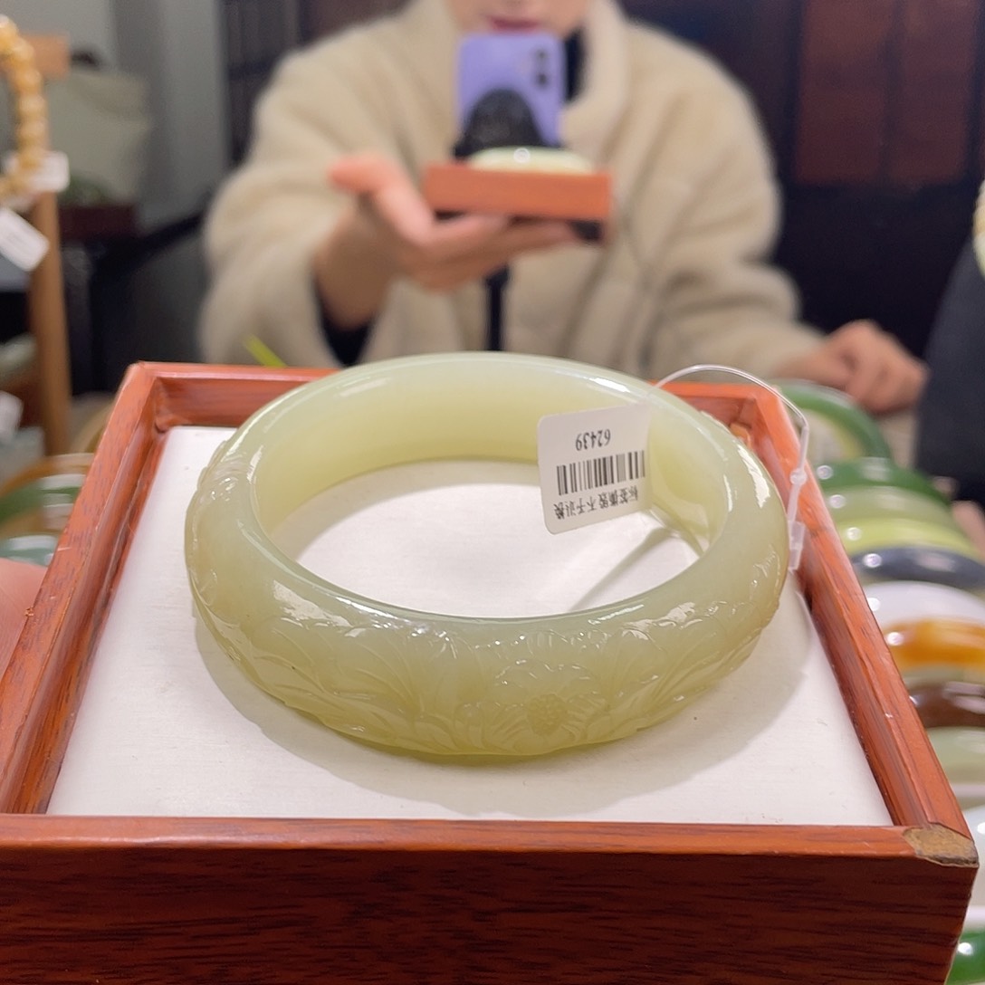 【闪购商品】和田玉未镶嵌手镯56/57