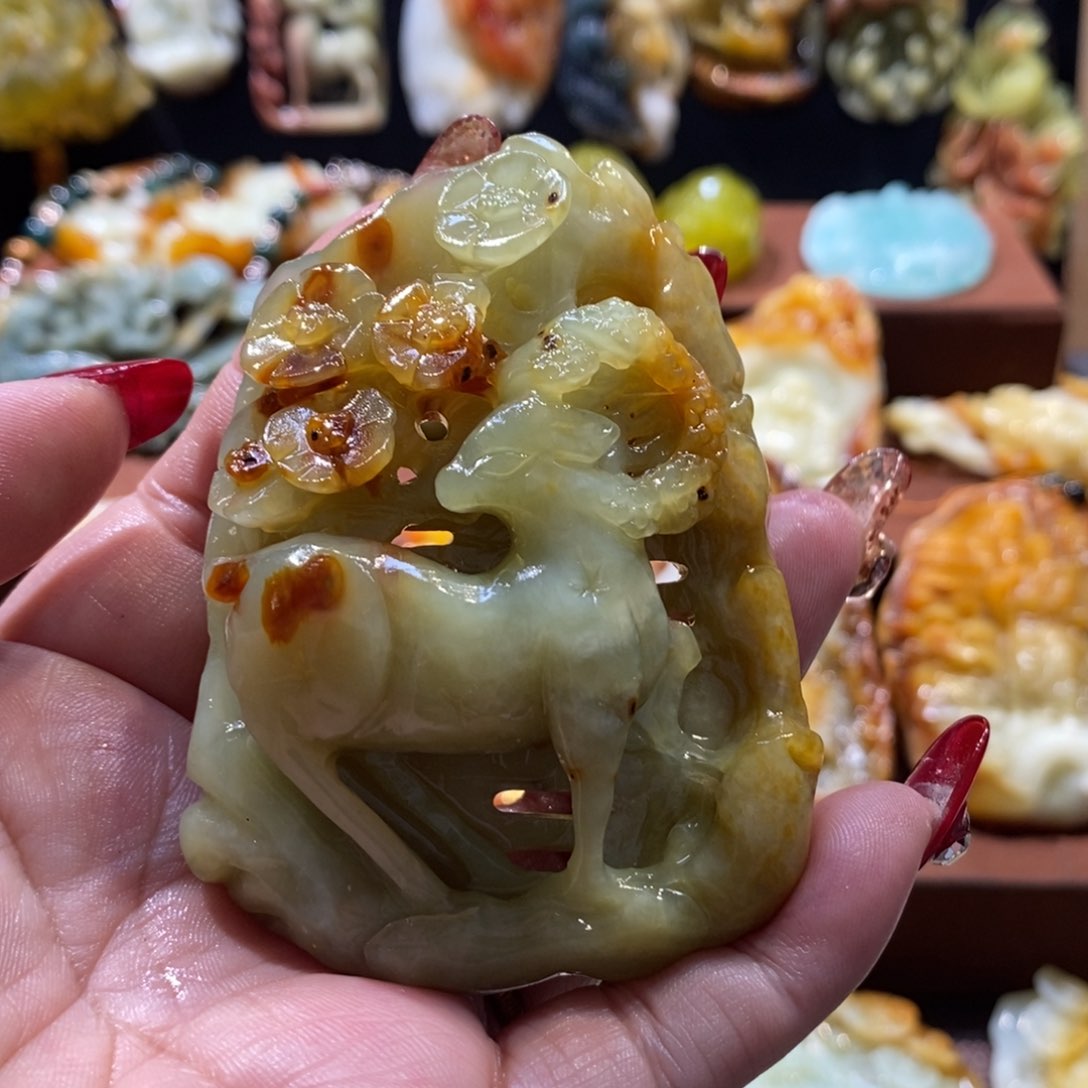 蛇纹石玉颈饰未镶嵌