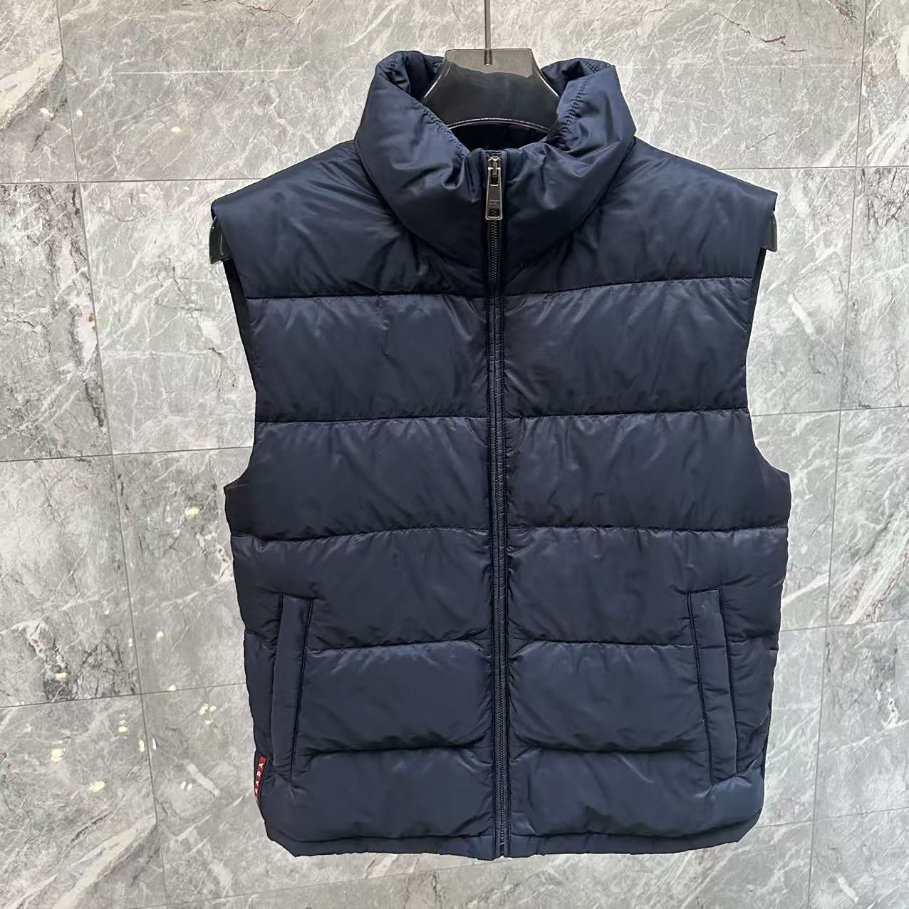 99新 Prada/普拉达 藏蓝色羽绒马甲/46码