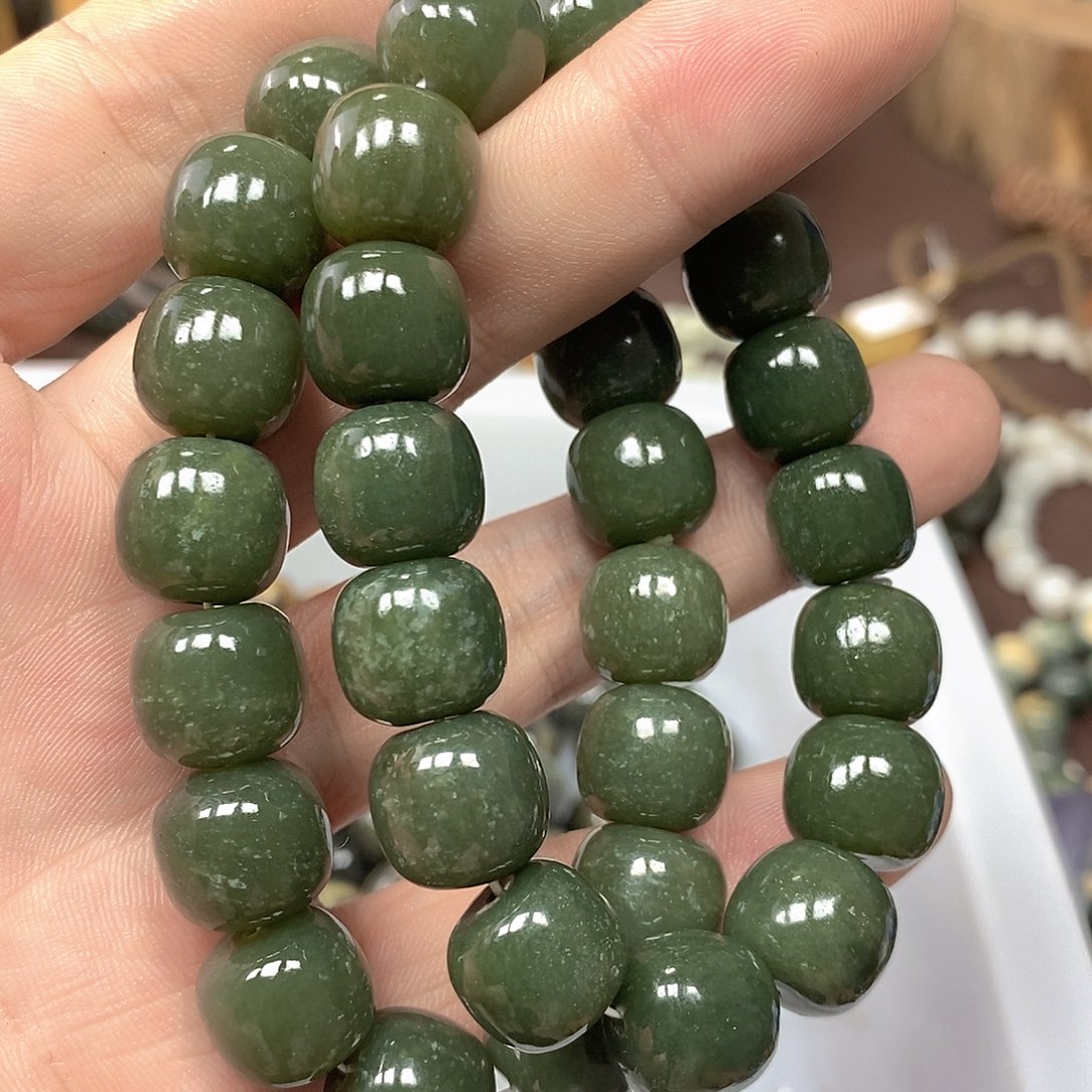 岫岩河磨玉（透闪石质玉）未镶嵌珠宝奇石