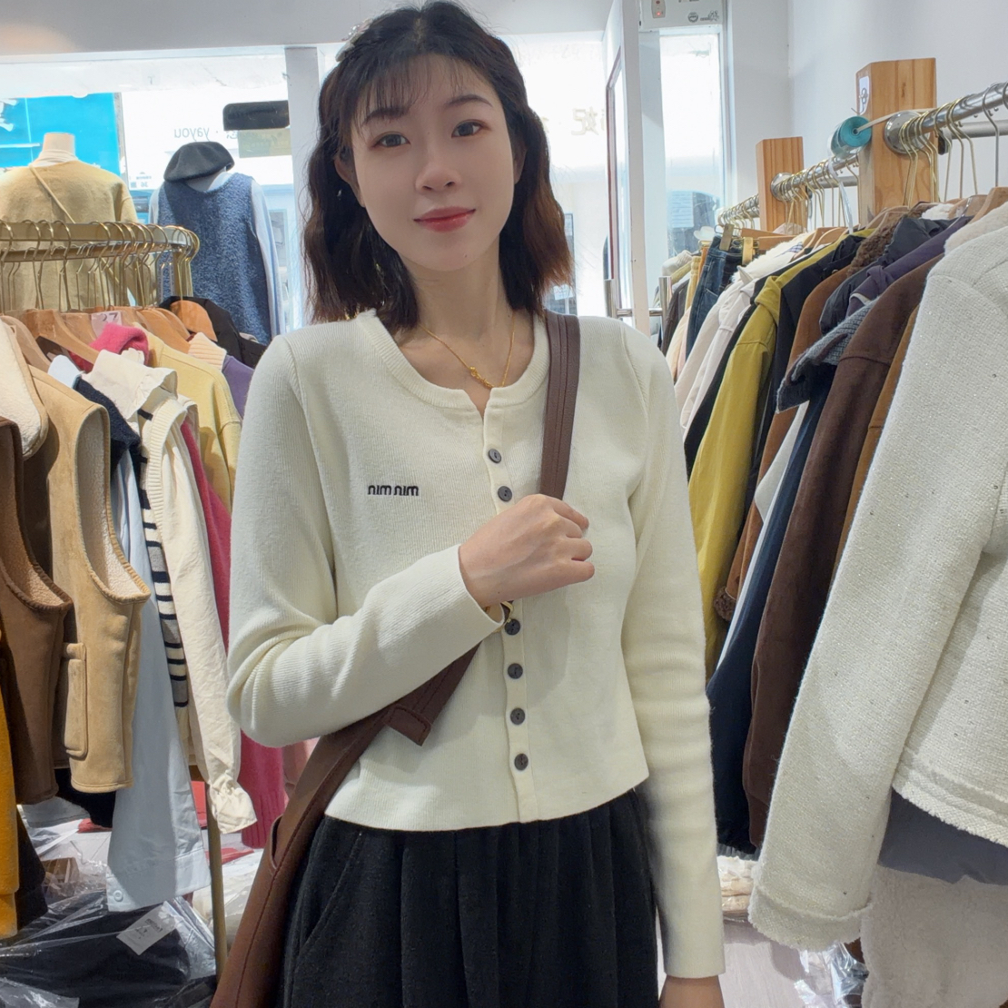 V领长袖刺绣字母针织女2025春秋新款小个子显瘦安迪绒开衫上衣