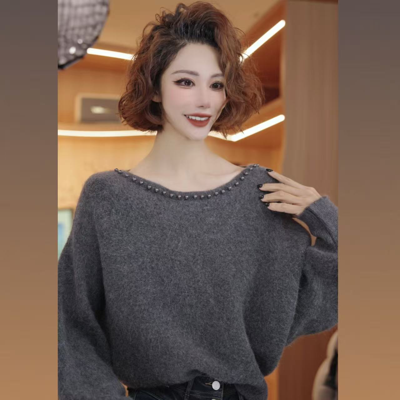 七奈 「杏伊」法式复古显瘦钉珠合身打底毛衣QN13540