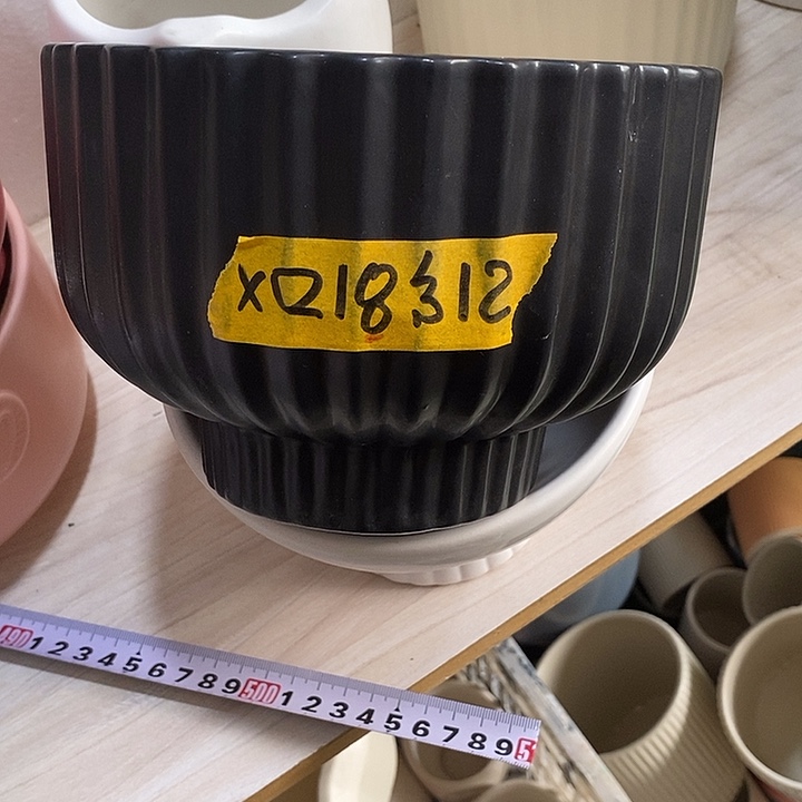 陶瓷花盆有孔 瑕疵介意勿拍 