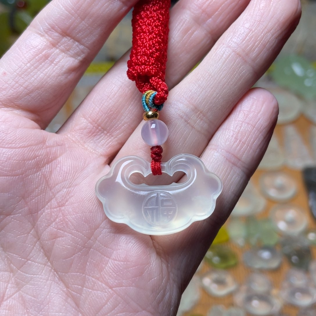 蛇纹石玉吊坠未镶嵌