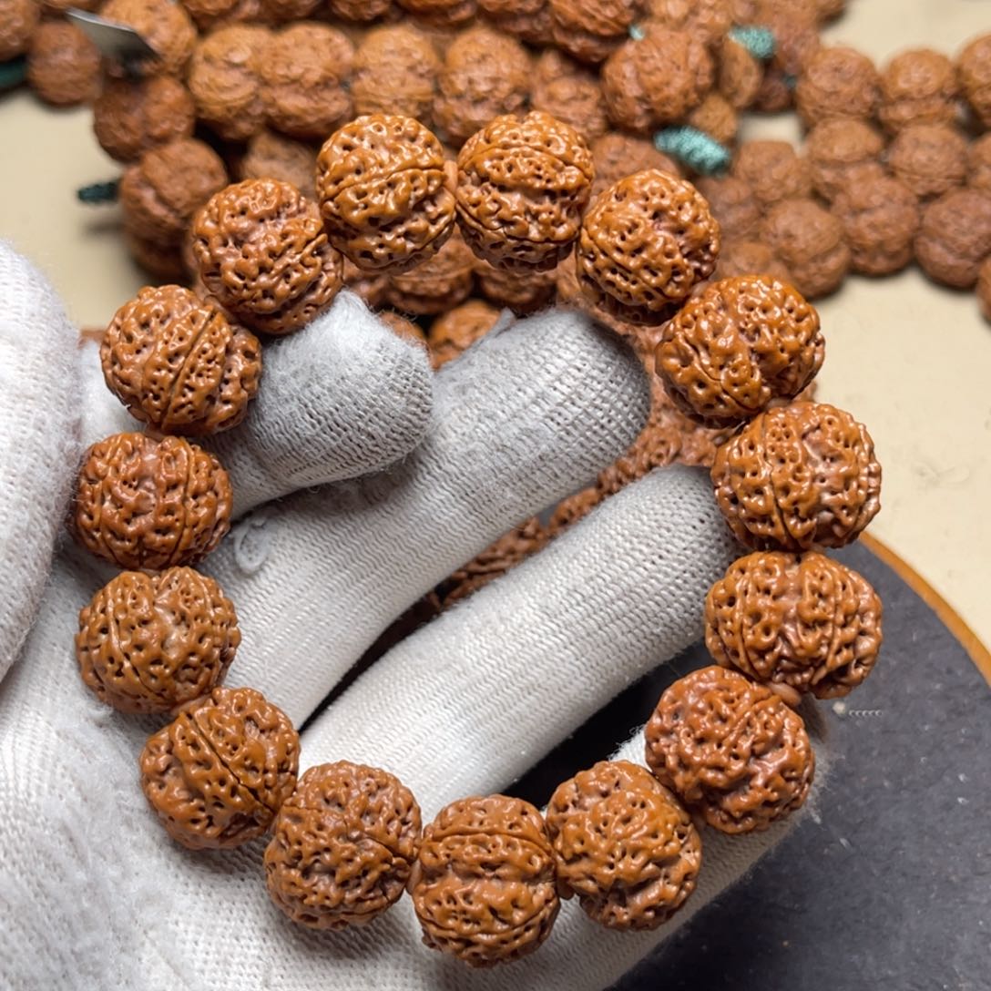 手串金刚菩提梁产区深沟梅花双龙20左右