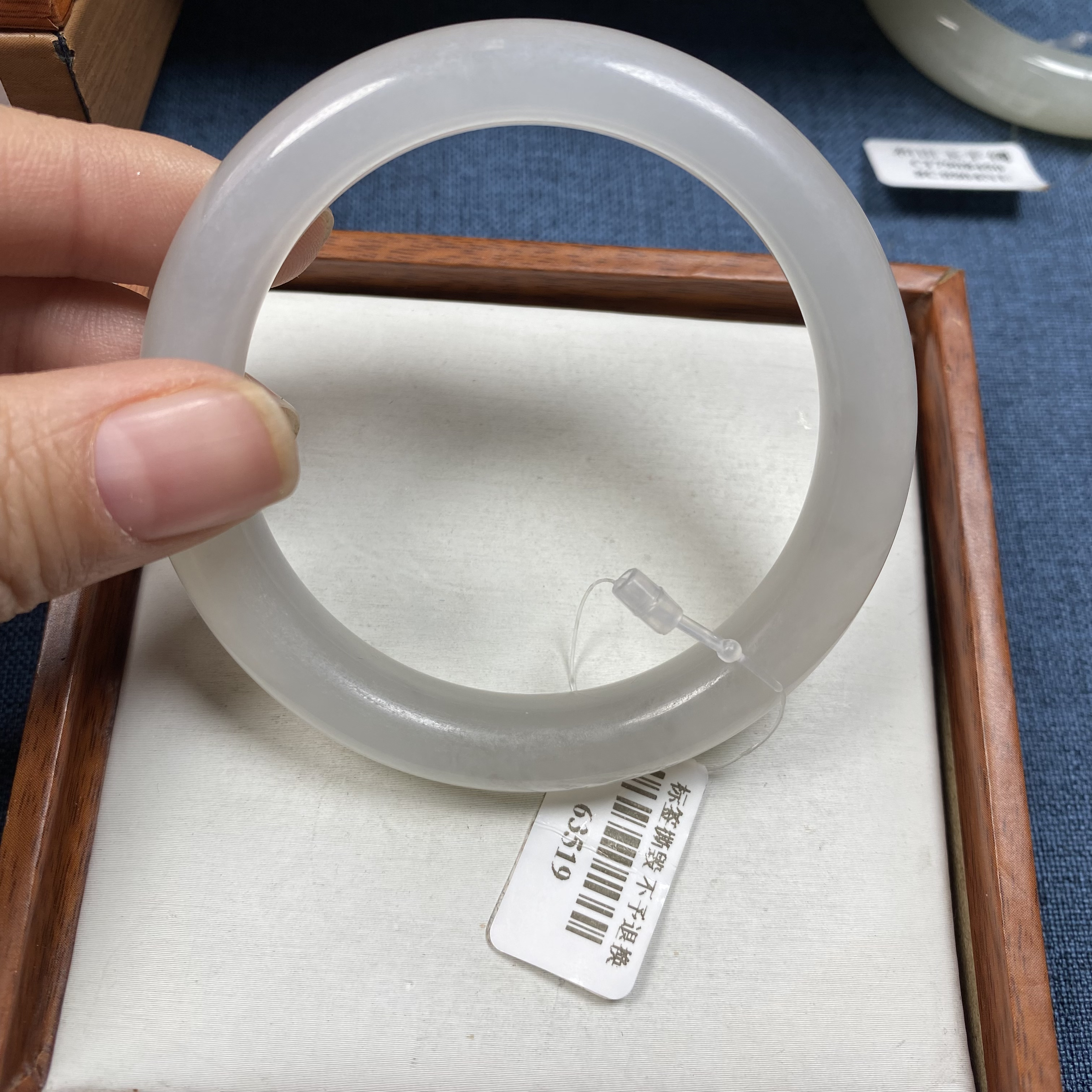 天然和田玉手镯 55