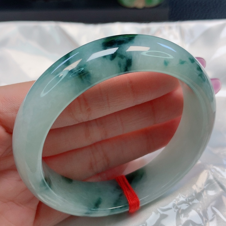 翡翠手镯未镶嵌56圈