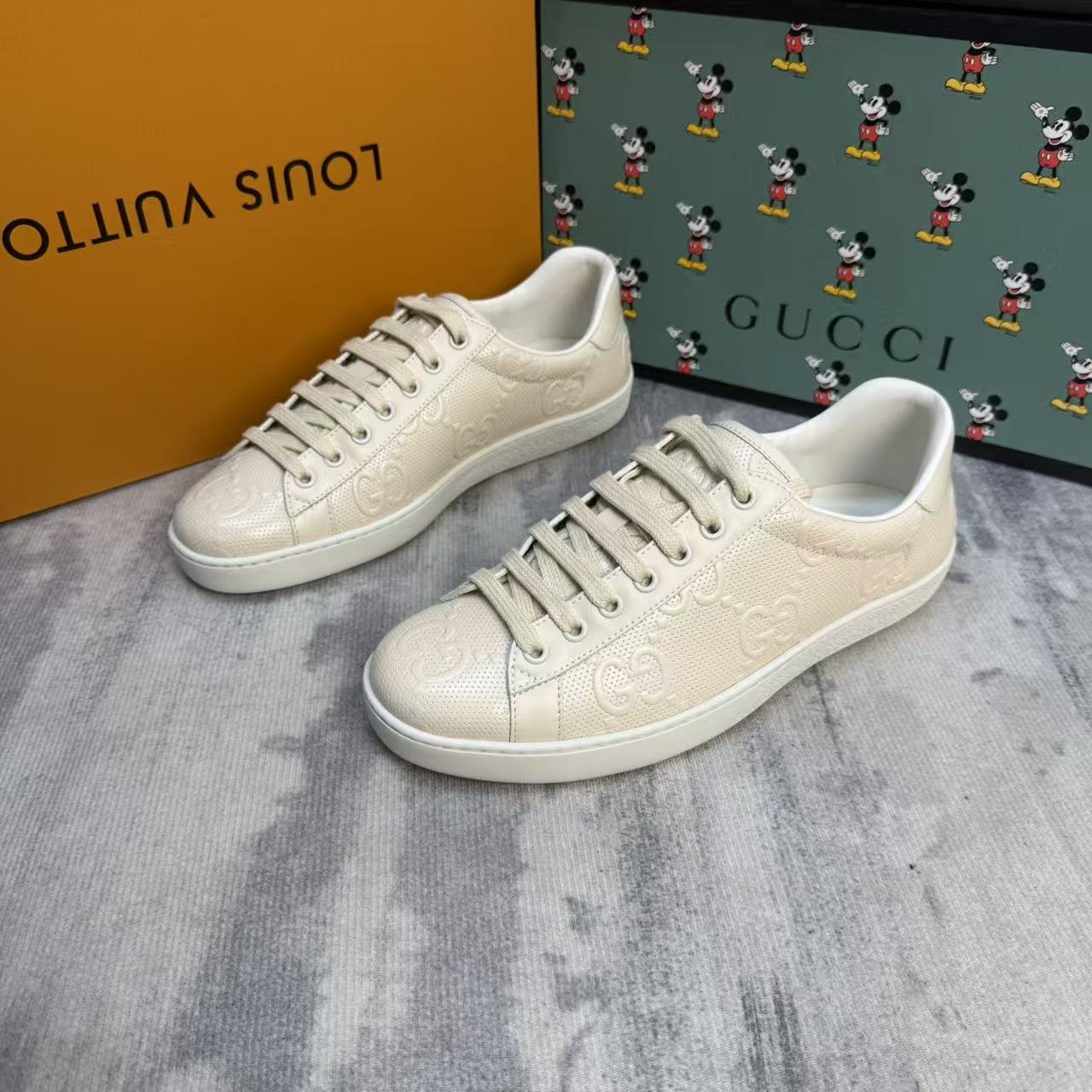 未使用 GUCCI/古驰 米黄色双G老花满印休闲板鞋/全新38.5欧码