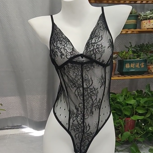 【卿卿之心】黑色蕾丝性感透气连体睡衣镂空印花款时尚风