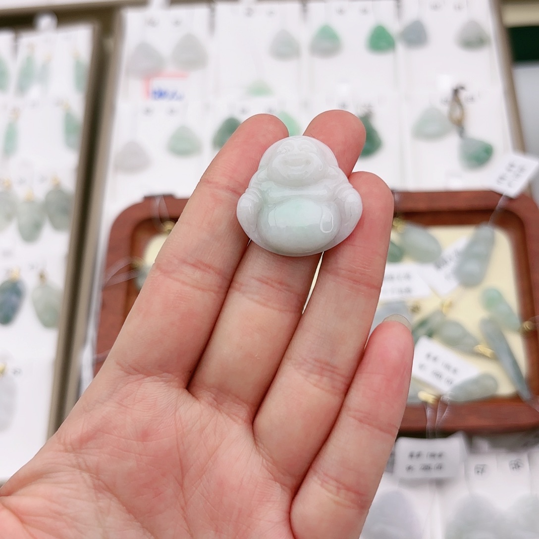 翡翠颈饰未镶嵌佛公