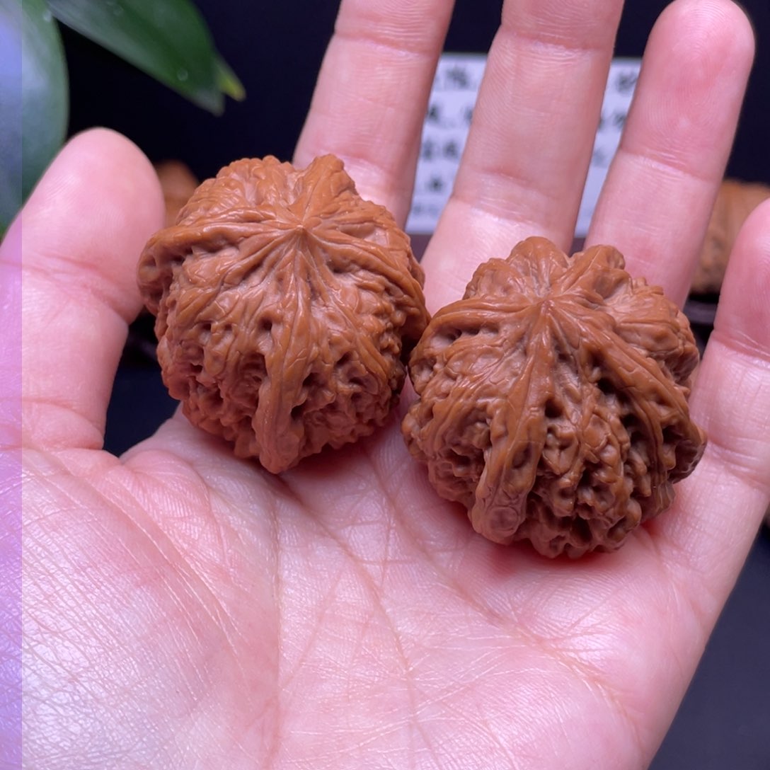 文玩核桃吊坠爱****波平谷凹底四棱