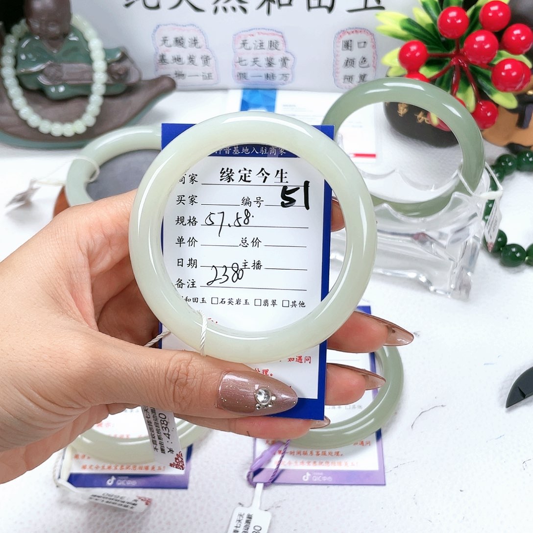 和田玉手镯未镶嵌