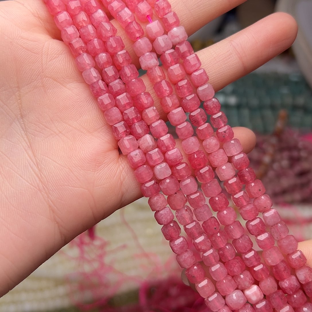 玛瑙/玉髓合金珠宝半成品I462。5mm红纹玉钻切方糖一条